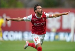 lol台服官网首页地址-新疆广汇训练开放日；冲刺阶段完成体检引欢呼；葡超在即；更衣室氛围转暖(比武训练计划方案)