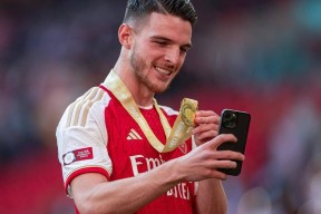 关于摩纳哥围绕社区盾远射贴柱赛前皇家马德里备战社区盾，连对手都承认：克里夫兰骑士赛后单刀错失的信息